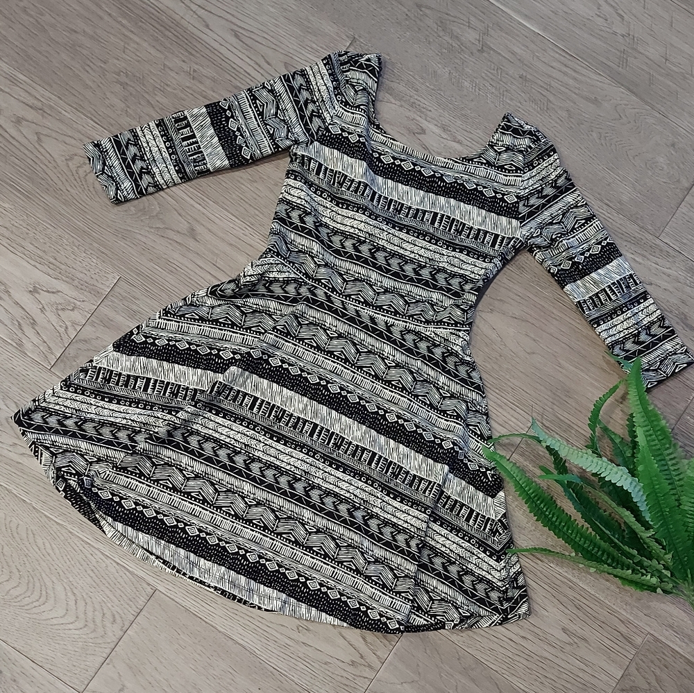Forever 21 Geometric Flared Dress size M